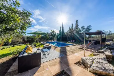 Image de Finca romantique en pierre naturelle avec piscine, jardin, terrasse sur le toit et Wi-Fi