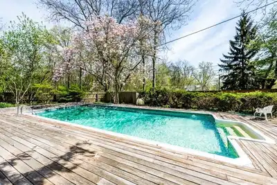 Image de Bright and Cherry Union Pier Cottage avec piscine privée!