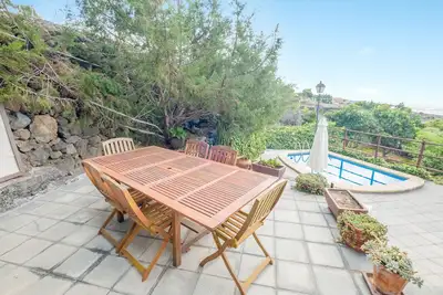 Image de \"La Casita del Viejo\" avec, Vue sur la mer, Wi-Fi, Terrasse, Jardin & Piscine