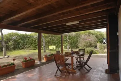 Image de Maison de vacances près de la plage avec Wi-Fi, jardin et terrasse ; animaux domestiques acceptés