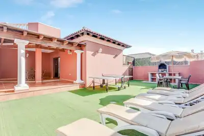 Villa spacieuse \"Don Rodrigo\" avec Wi-Fi, jardin, terrasse et piscine