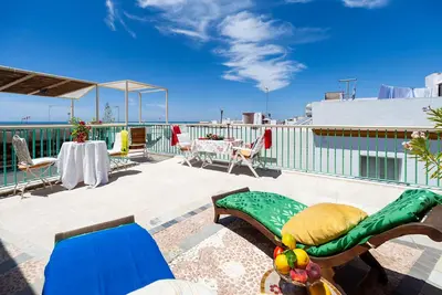 Image de Studio \"Gloria 2\" dans le centre historique près de la plage avec terrasse sur le toit et Wi-Fi