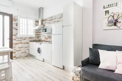 Image de Appartement climatisé au centre de la ville, à proximité de la plage, avec Wi-Fi