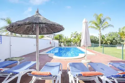 Image de Charmante maison Villanueva 5 avec piscine privée, terrasse, jardin et Wi-Fi