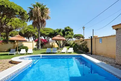 Image de Appartement climatisé avec piscine, terrasse, jardin et Wi-Fi ; parking disponible