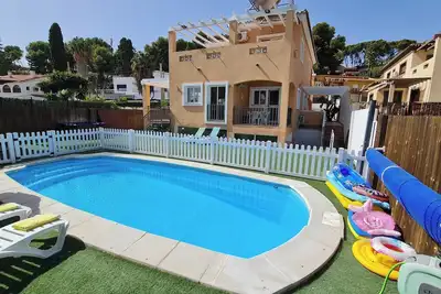 Image de Impressionnante villa Paraíso avec piscine, bain à remous, Wi-Fi et climatisation