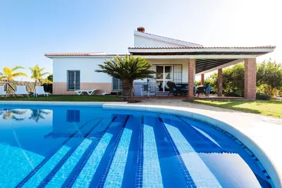 Image de Maison de vacances \"Villa La Gallega\" avec vue sur les montagnes, jardin, terrasse et piscine