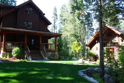 Image de Stunning Private Compound with Hot Tub, Lake Access, Flat Lawn, Ski in/out