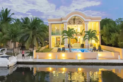 Image de Beautiful mansion in Puerto Aventuras with pool