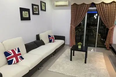 Image de Mount Austin Comfy Lake View 5-10 Pax Near Toppen Ikea Aeon Waterpark