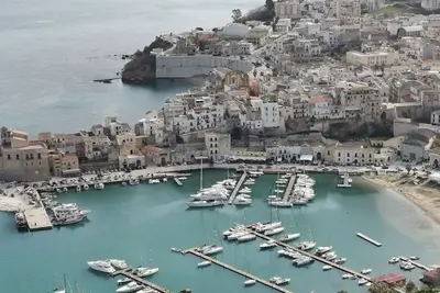 Image de Castellammare 51 est un appartamento situato al piano terra super comodo e ampio a due passi dal centro storico e dal porto di castellamare del golfo