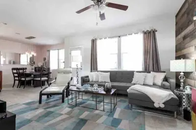 Image de Just 10 minutes south of the airport, Cota and 12min to Dt Eastside