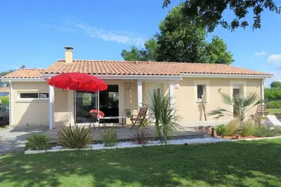 Image de Merveilleuse maison de vacances privée avec Wifi, Tv, terrasse, animaux admis et parking