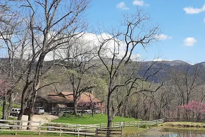 Image de La cabane en bois rond Eagle au Mountaintop Ranch
