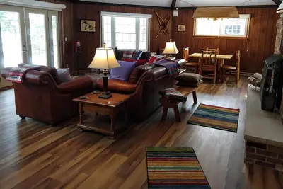 Image de Lac Hagerman! Authentique Up Waterfront Cottage