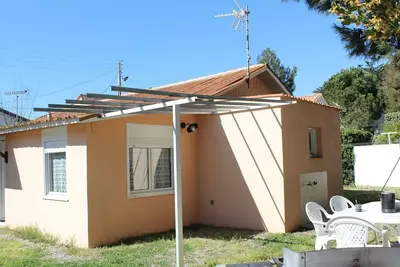 Image de Maison proche plage et commerces, 3 pièces, climatisée, 6 couchages, animaux acceptés