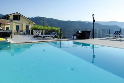 Image de Joli appartement avec climatisation, piscine, bain à remous, Wifi, Tv, patio et parking