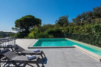 Image de Joli appartement pour 4 personnes avec piscine, bain à remous, Wifi, Tv, patio et parking