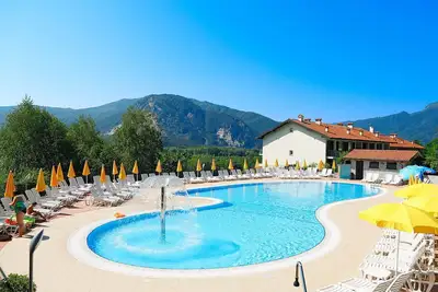 Image de Confortable appartement pour 7 personnes avec piscine, Wifi, Tv, balcon et parking