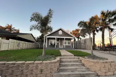 Image de 1930 Cottage Home Downtown District