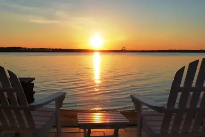 Image de Plage privée et Dock - Détendez-vous sur la baie de Narragansett!