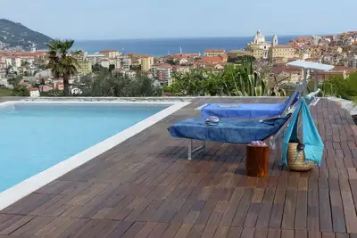 Appartement: terrasse vue panoramique mer, piscine, grand jardin, parking, Wifi