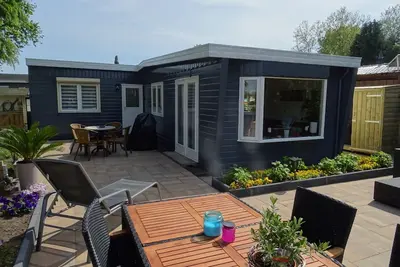 Image de Freestanding chalet for four persons, fully furnished. Located at the water.