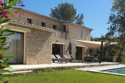 Image de Pretty modern stone house with swimming pool near Gordes