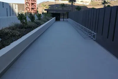 Image de Appartement meublé moderne avec la côte de Montemar! ! ÉQUIPE complète.