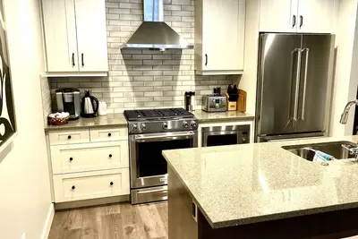 Image de Nouveau condo de luxe de deux chambres