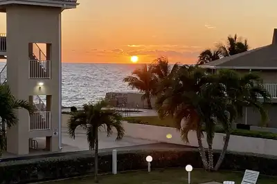 Image de Oceanfront Luxury! Wifi, câble, plongée, appels gratuits vers les États-Unis et le Canada!