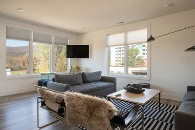 Image de Piedmont Place 304| Lux Vineyard & Brewery Getaway in the Heart of Crozet | Pet Friendly