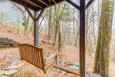 Image de Retraite boisée avec piscine partagée, tennis et terrain de basket!