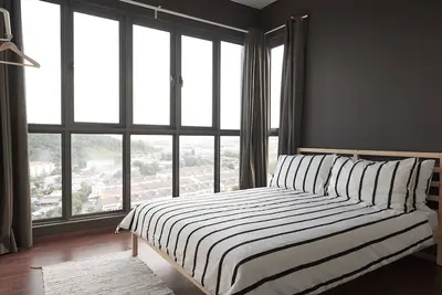 Image de Appartement de Service (2br + 2Bath) avec Centre Commercial