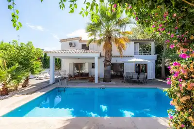 Belle villa \"Beach Palmitos\" avec Wi-Fi, balcon, jardin, terrasses et piscine