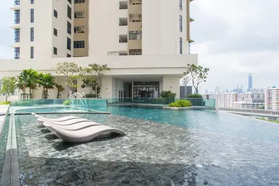 Image de Kuala Lumpur Klcc | Élégant et confortable | 5 ★ Emplacement, Netflix, Piscine + Gym 02
