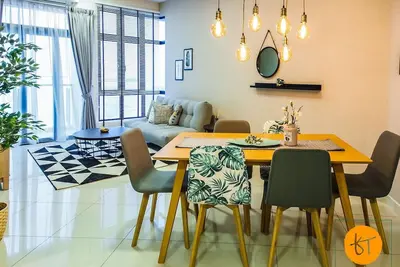 Image de Kuala Lumpur Klcc Élégant et confortable | 5 ★ Emplacement, Netflix, Piscine + Gym 03