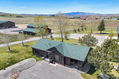 Image de Nouveau! Yellowstone Country Retreat w / Deck & Views!