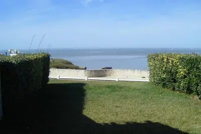 Image de Appartement en bord de mer avec jardin, parking et animaux acceptés à Royan