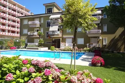 Image de Appartement de vacances dans une petite résidence avec piscine proche mer et dans la zone piétonne