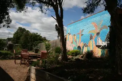 Image de Retraite d'artiste de Lucy près de l'aéroport de Melbourne et des chaînes de Macedon