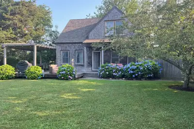 Image de Cozy on Nantucket. Walk to golf  and brewery! Jeep rental available.