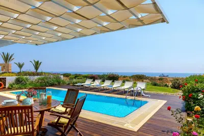 Luxe ultime au meilleur endroit - 3 Chambre Beach Front Villa Situé à seulement 1 minutes à pied de la baie du Figuier - Piscine privée, Wi-Fi, satellite, air conditionné