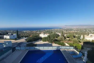 Image de 3 chambres, piscine privée, vue imprenable, Linda Barker Conception Villa