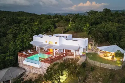 Image de Amelia’s your private, fully staffed Jamaican Retreat, walk to sea & best views