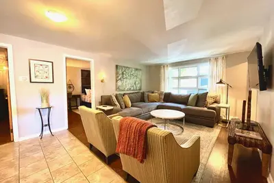 Image de The Village Flat *Best Spot In Wny! *