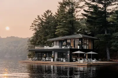 Image de Couchers de soleil magnifiques! Trampoline aquatique avec toboggan! Jacuzzi! 10 couchages! 4 bains!