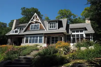 Image de 5 ans, Luxury Build on Joe! Immaculée Main + Guest Cottage!