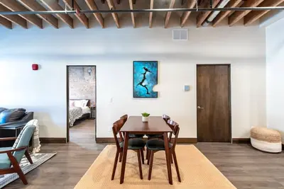 Image de Urban Modern Living w / King Bed & Self Check-in