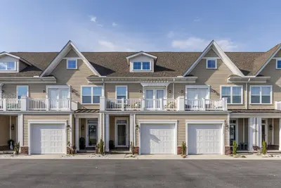 Image de Farros Alley - Townhouse in the amenity filled Villages of Five Points!